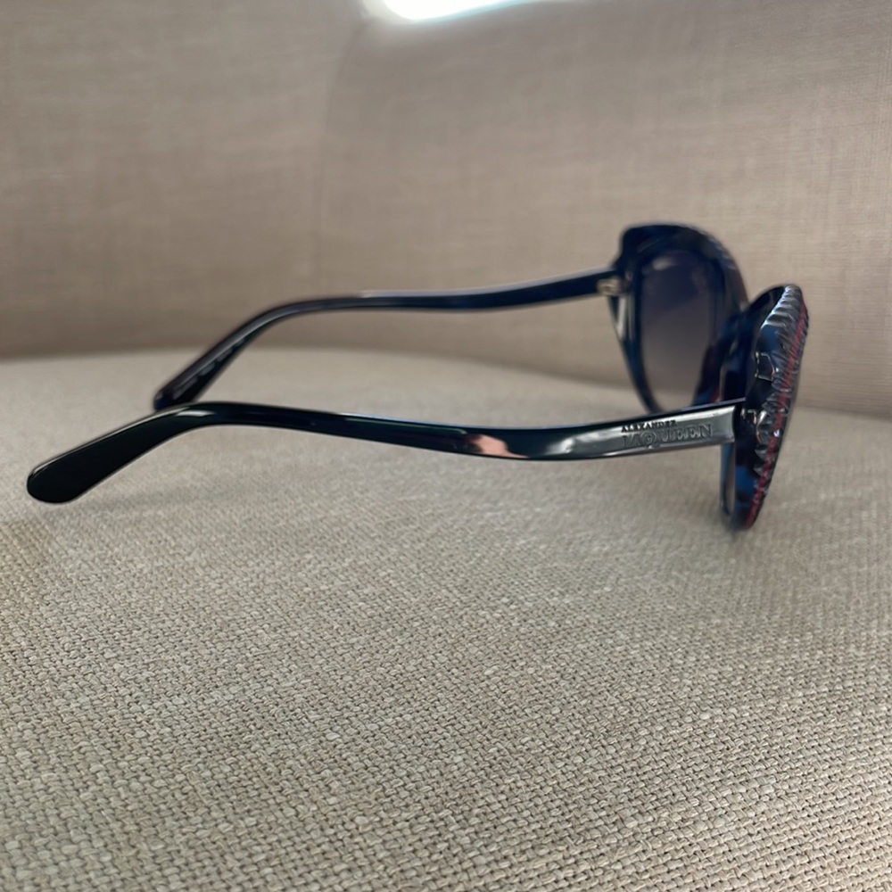 Alexander McQueen Cateye Butterfly Wing Blue and Burgundy Sunglasses with Case - Picture 4 of 15